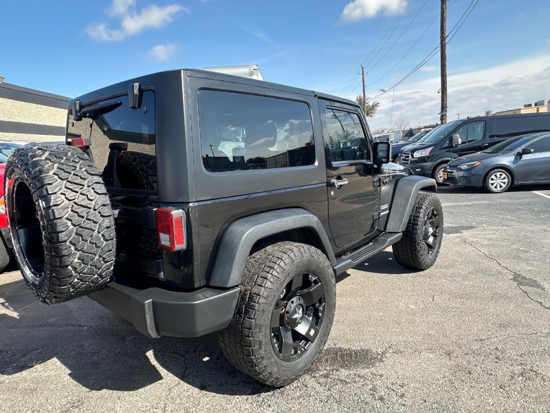 Jeep Wrangler Vehicle Full-screen Gallery Image 08
