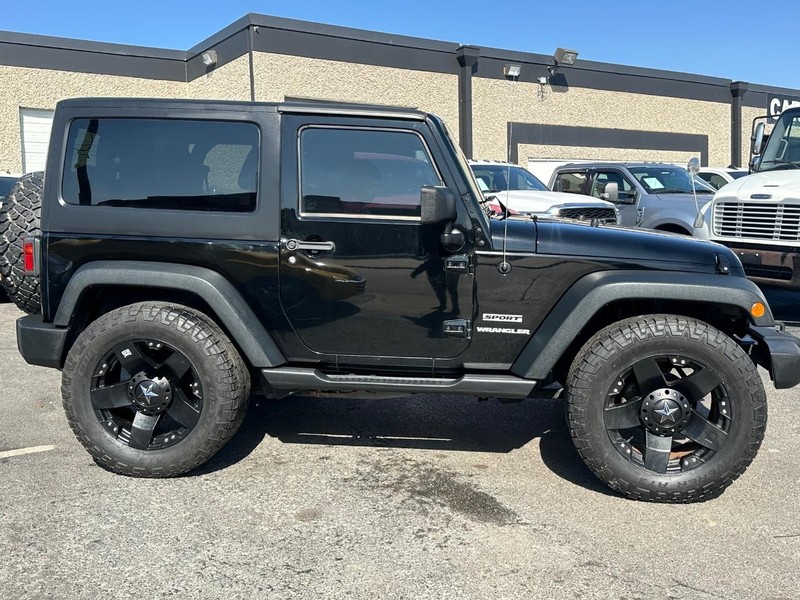 Jeep Wrangler Vehicle Full-screen Gallery Image 09