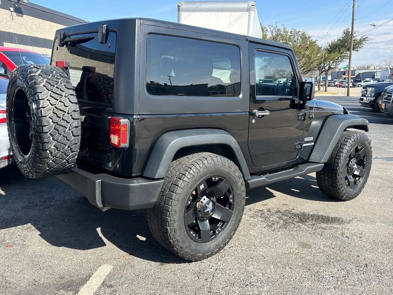 Jeep Wrangler Vehicle Full-screen Gallery Image 14