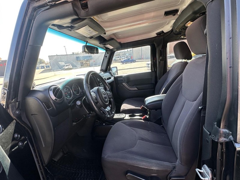 Jeep Wrangler Vehicle Full-screen Gallery Image 17