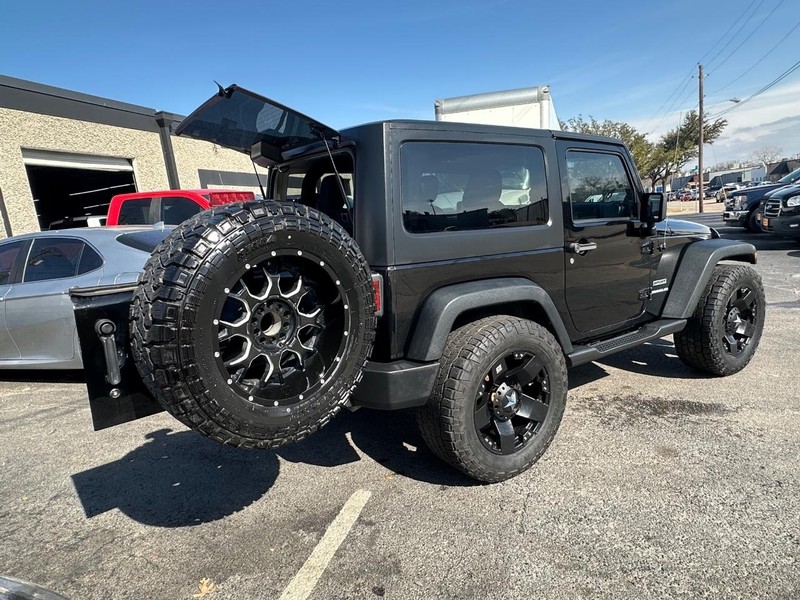 Jeep Wrangler Vehicle Full-screen Gallery Image 21