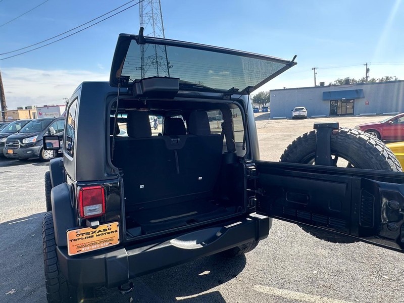 Jeep Wrangler Vehicle Full-screen Gallery Image 22