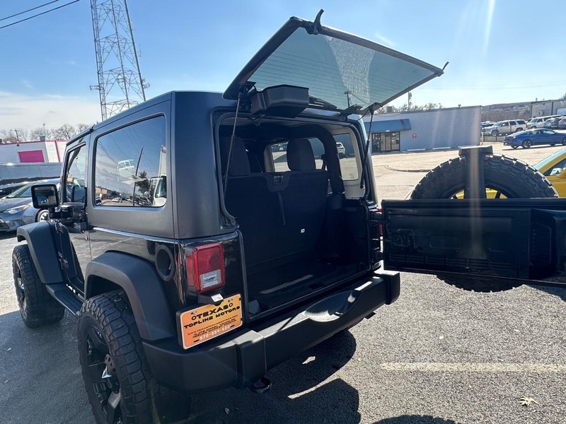 Jeep Wrangler Vehicle Full-screen Gallery Image 23