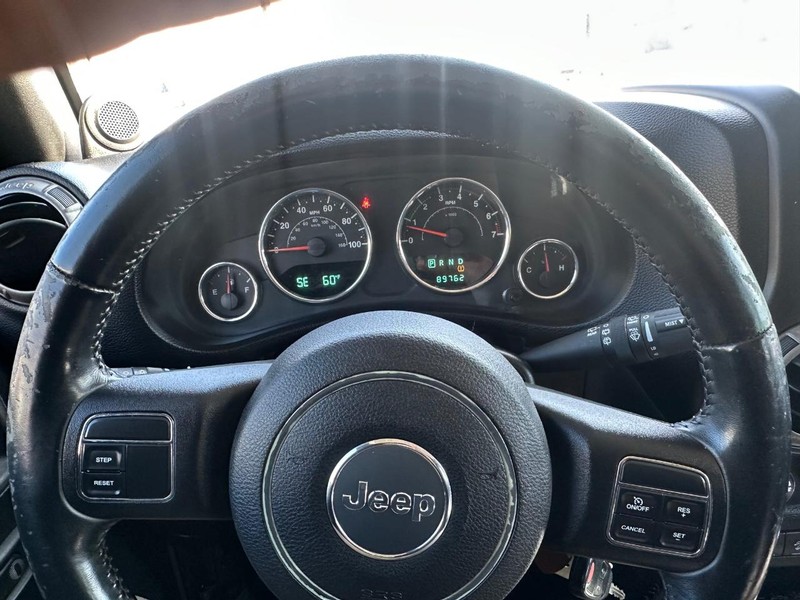 Jeep Wrangler Vehicle Full-screen Gallery Image 26