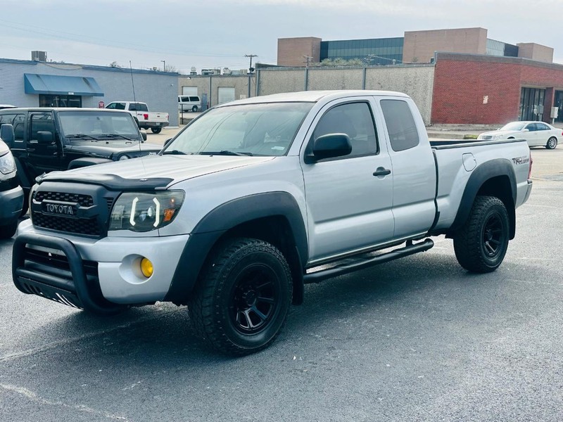 Toyota Tacoma Vehicle Full-screen Gallery Image 03