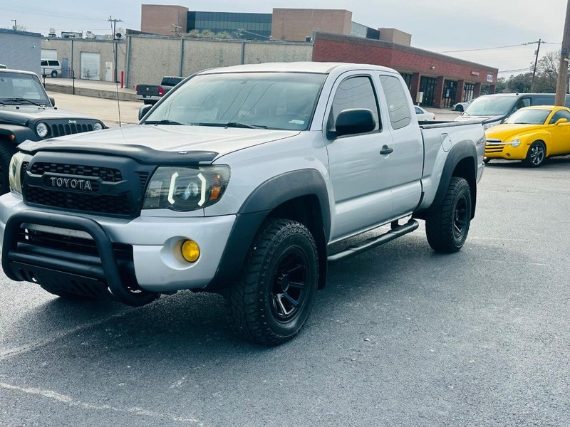 Toyota Tacoma Vehicle Full-screen Gallery Image 04