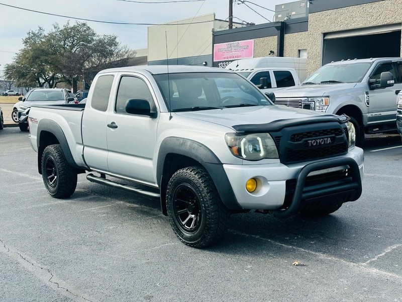 Toyota Tacoma Vehicle Full-screen Gallery Image 07