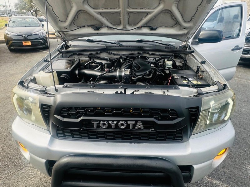 Toyota Tacoma Vehicle Full-screen Gallery Image 38