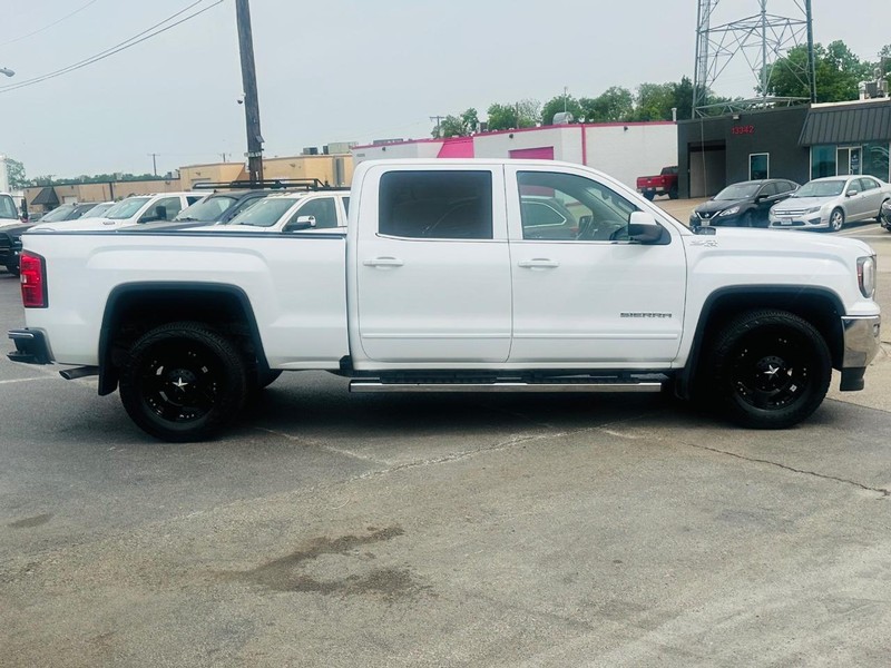 GMC Sierra 1500 Vehicle Full-screen Gallery Image 12