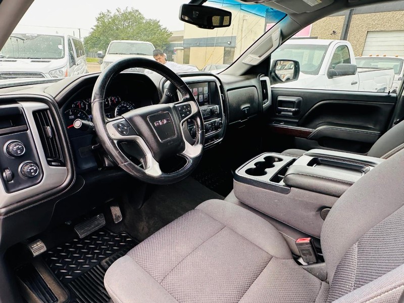 GMC Sierra 1500 Vehicle Full-screen Gallery Image 16