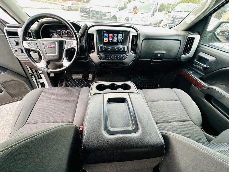 GMC Sierra 1500 Vehicle Full-screen Gallery Image 18