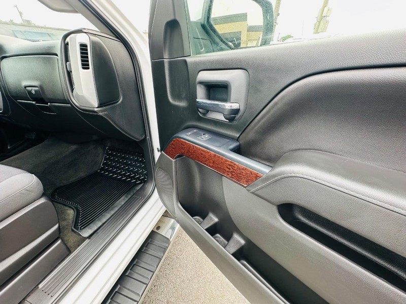 GMC Sierra 1500 Vehicle Full-screen Gallery Image 24