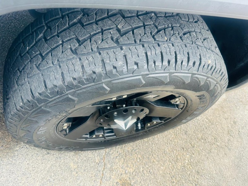 GMC Sierra 1500 Vehicle Full-screen Gallery Image 30