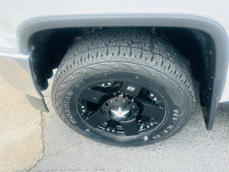 GMC Sierra 1500 Vehicle Full-screen Gallery Image 31