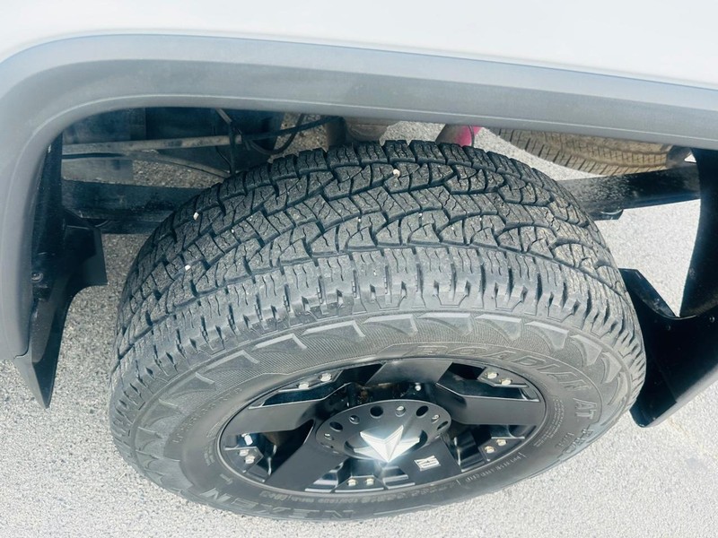 GMC Sierra 1500 Vehicle Full-screen Gallery Image 32