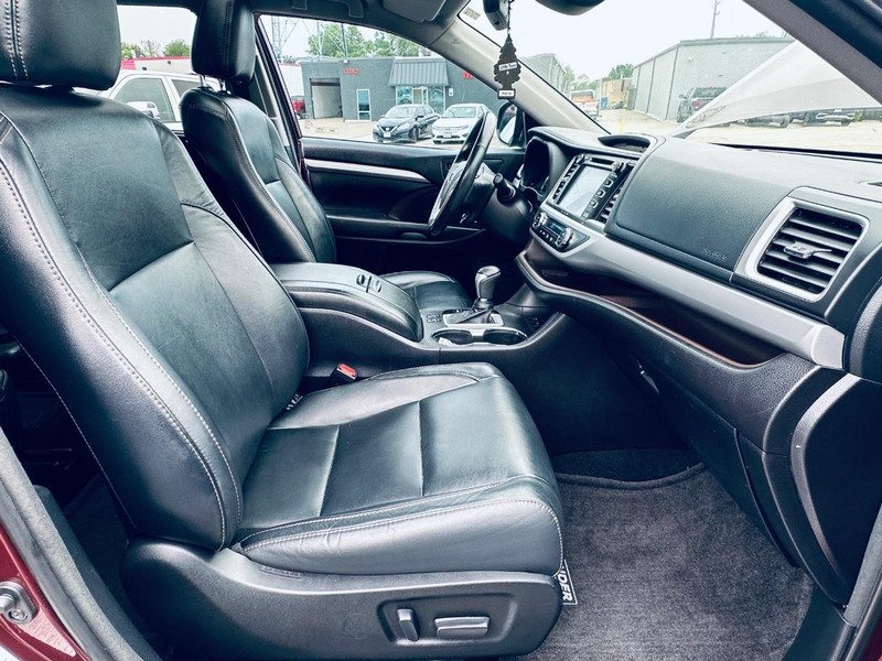 2018 Toyota Highlander XLE photo 25