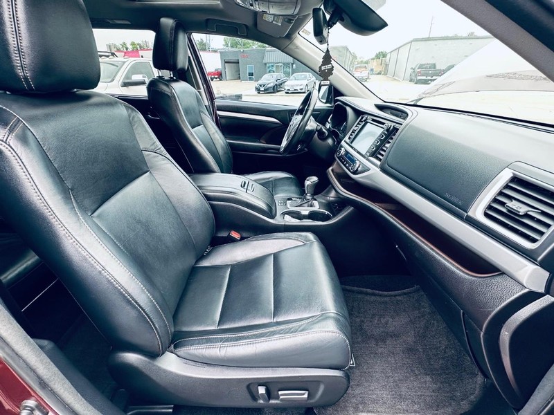 2018 Toyota Highlander XLE photo 26