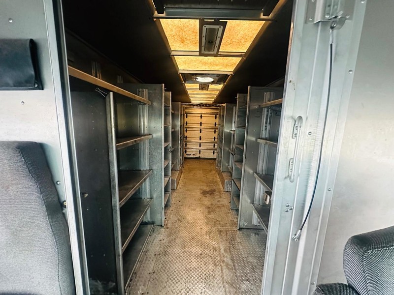 Ford E-450 and Econoline 450 Vehicle Full-screen Gallery Image 9