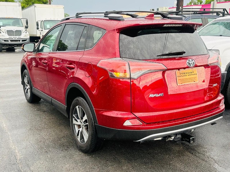 Toyota RAV4 Vehicle Full-screen Gallery Image 4