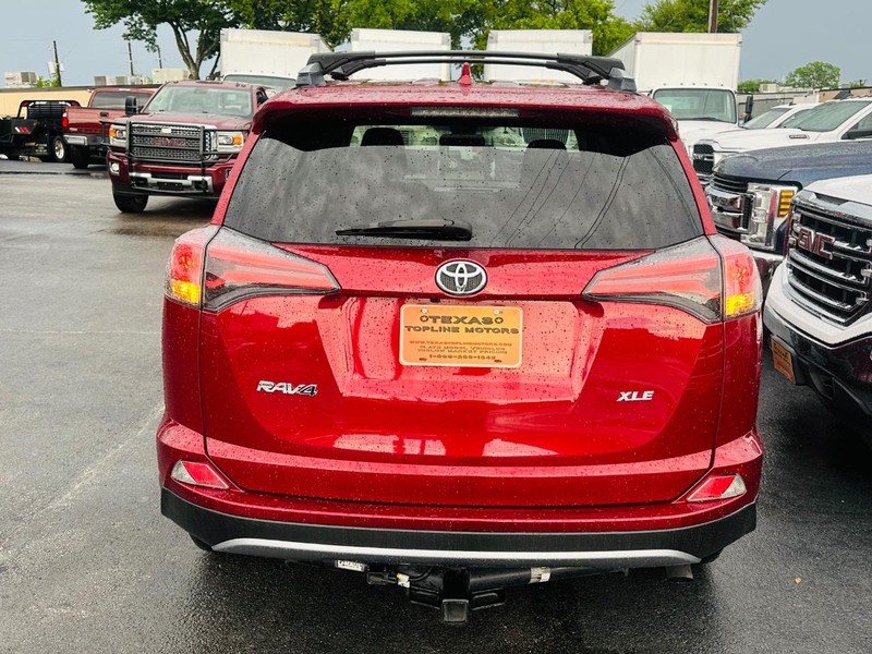 Toyota RAV4 Vehicle Full-screen Gallery Image 6