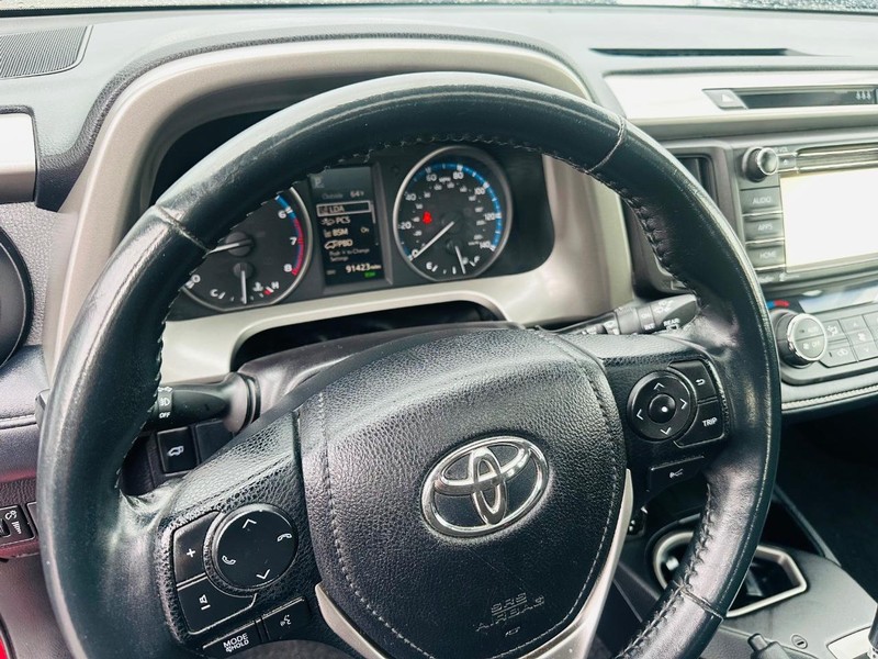 Toyota RAV4 Vehicle Full-screen Gallery Image 10