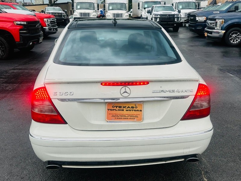 Mercedes-Benz E-Class Vehicle Full-screen Gallery Image 6