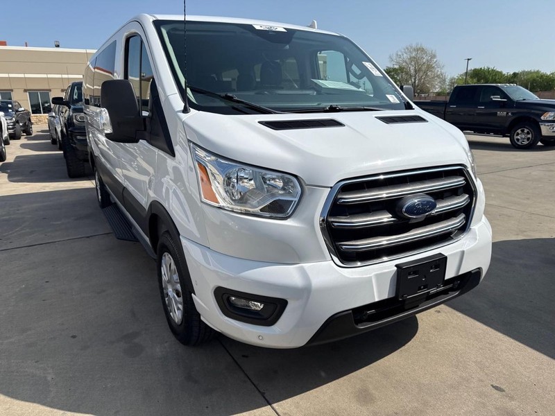Ford Transit Passenger Wagon Vehicle Full-screen Gallery Image 3