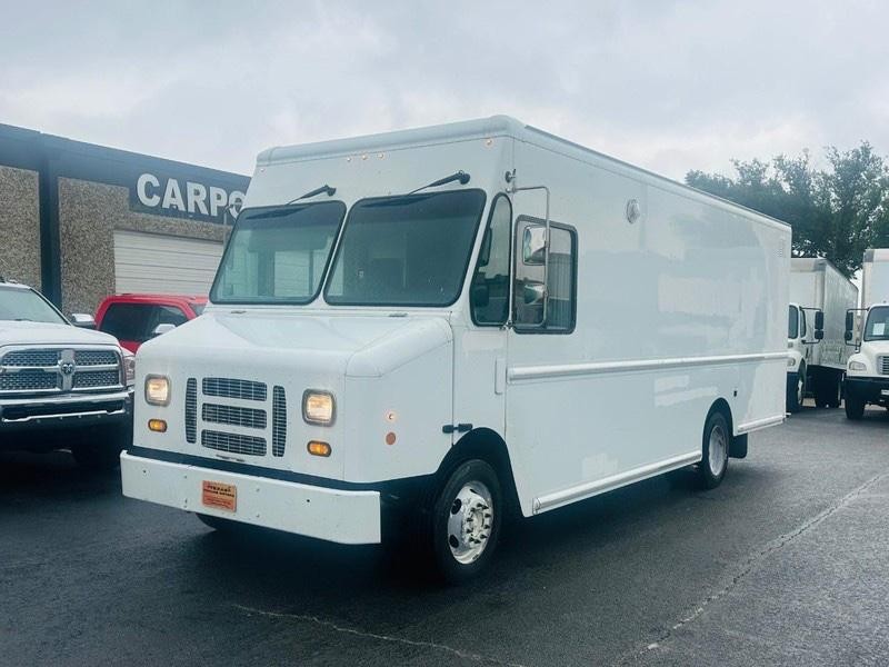 Ford Super Duty F-59 Stripped Chassis Vehicle Full-screen Gallery Image 03