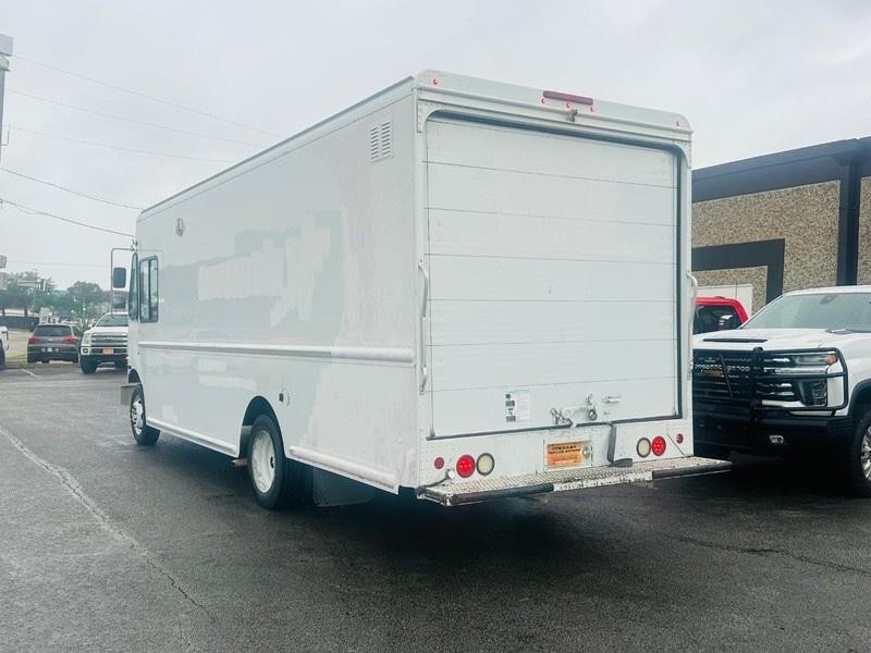 Ford Super Duty F-59 Stripped Chassis Vehicle Full-screen Gallery Image 02