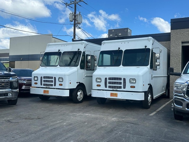 Ford Super Duty F-59 Stripped Chassis Vehicle Full-screen Gallery Image 05