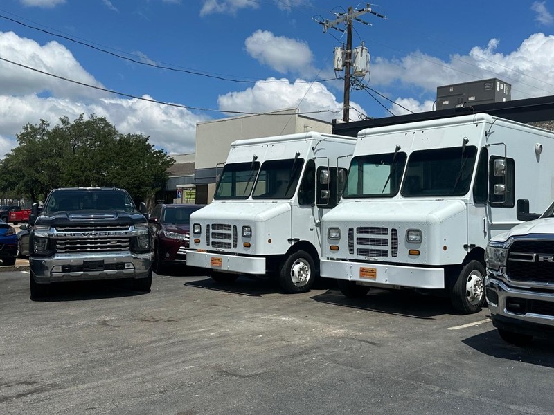 Ford Super Duty F-59 Stripped Chassis Vehicle Full-screen Gallery Image 06