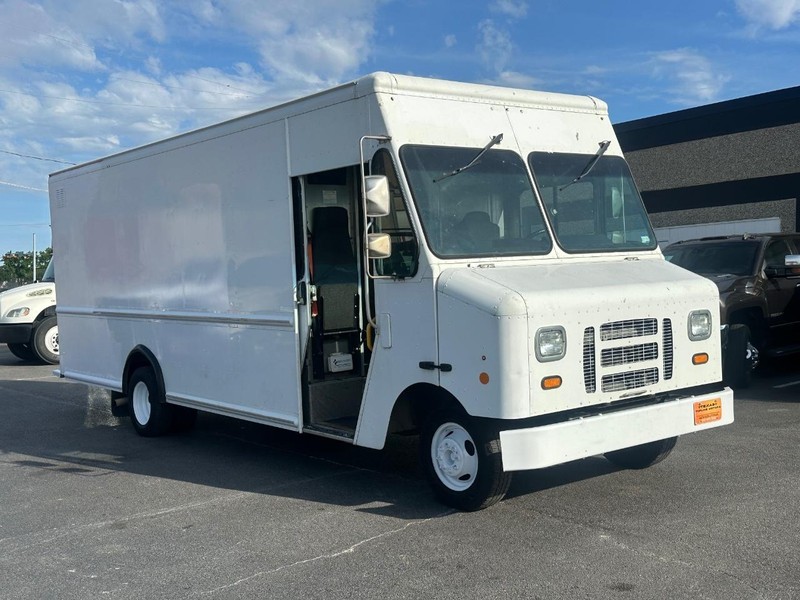 2013 Ford E-450 photo 2