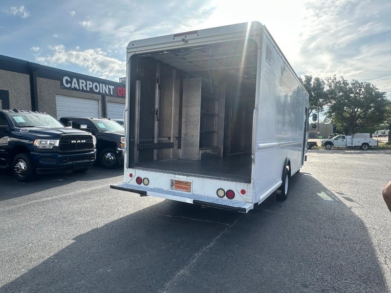2013 Ford E-450 photo 4