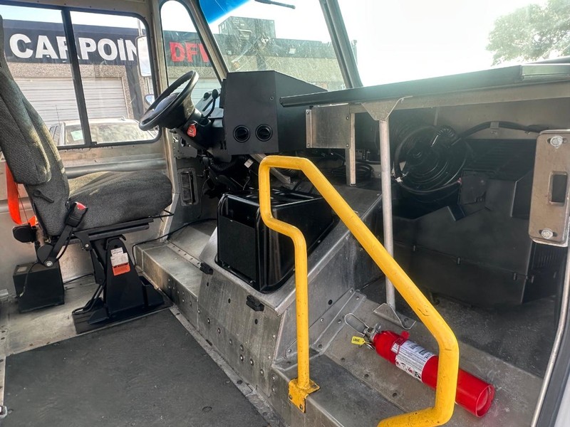 Ford Econoline Commercial Chassis Vehicle Full-screen Gallery Image 6