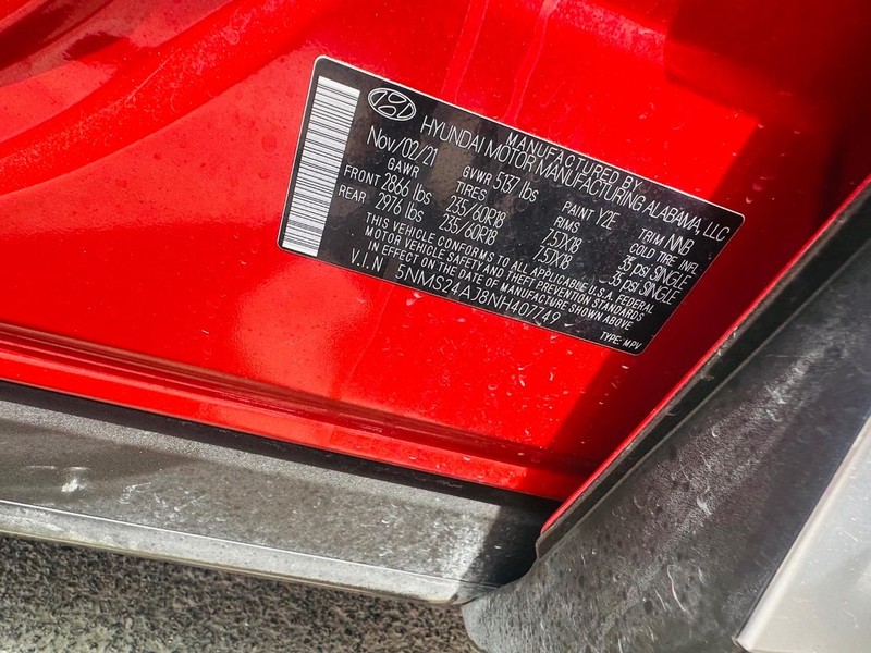 Hyundai Santa Fe Vehicle Full-screen Gallery Image 29