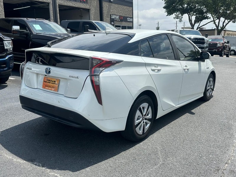 2018 Toyota Prius Two photo 5