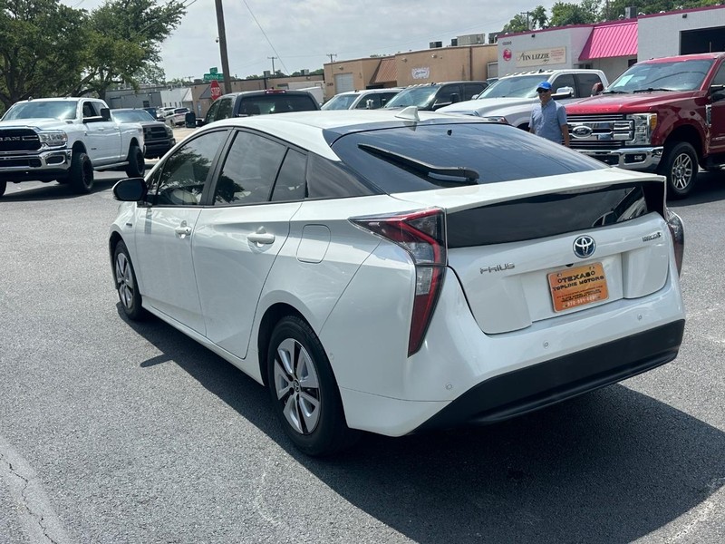 2018 Toyota Prius Two photo 9