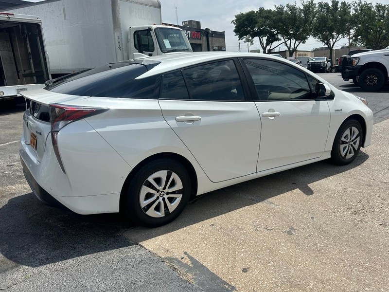 2018 Toyota Prius Two photo 11
