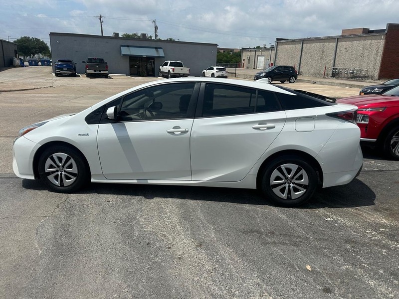 2018 Toyota Prius Two photo 14