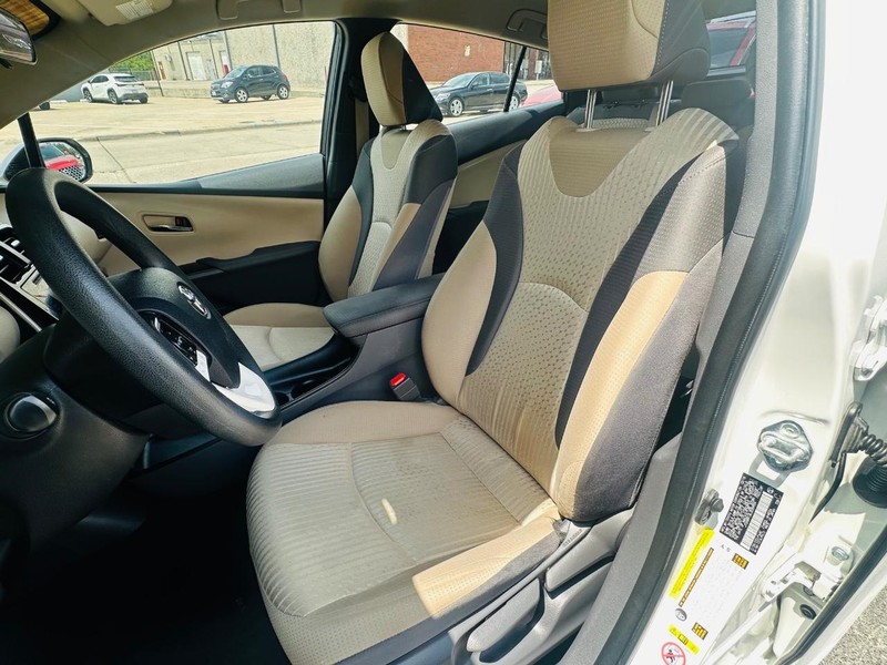 2018 Toyota Prius Two photo 16