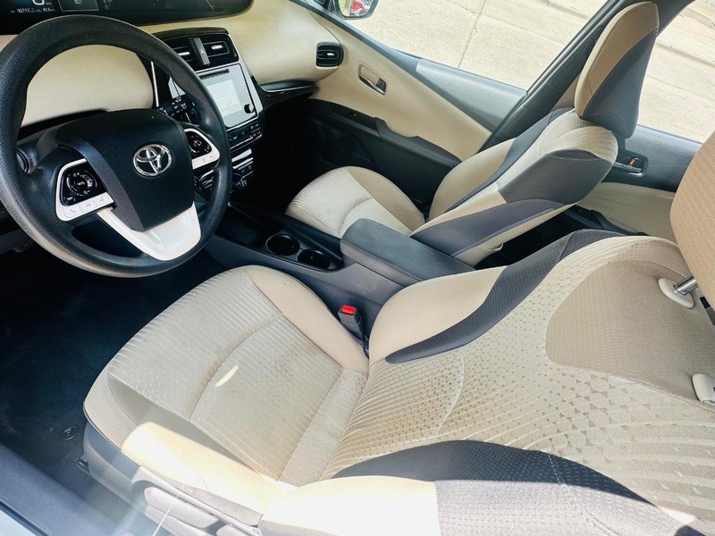 2018 Toyota Prius Two photo 17