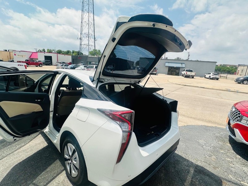 2018 Toyota Prius Two photo 26