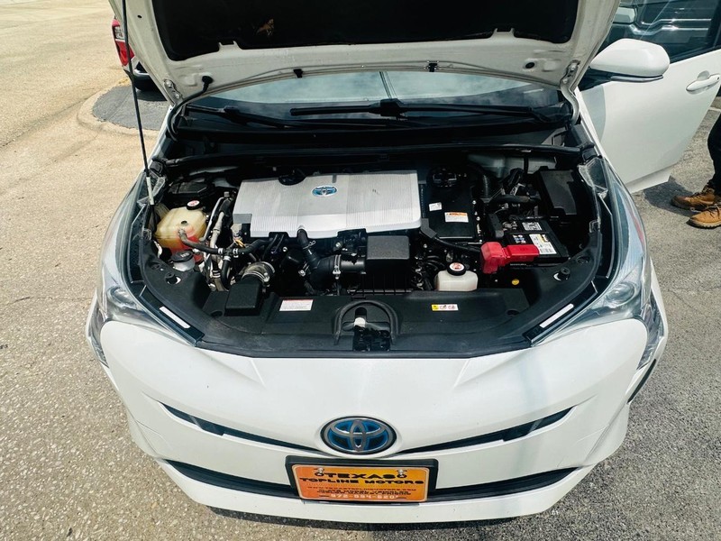 2018 Toyota Prius Two photo 31