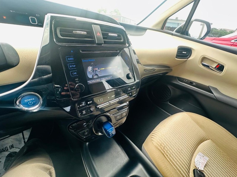 2018 Toyota Prius Two photo 33
