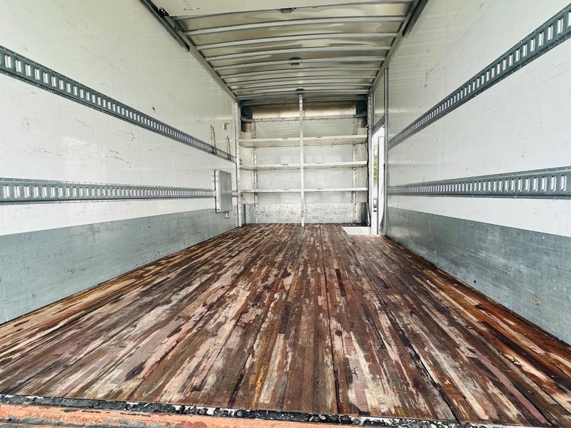 Chevrolet Silverado MD Vehicle Full-screen Gallery Image 7