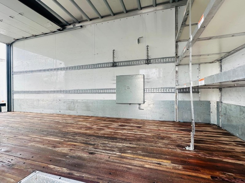 Chevrolet Silverado MD Vehicle Full-screen Gallery Image 11