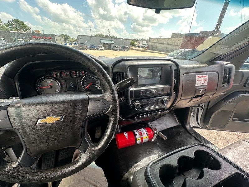 Chevrolet Silverado MD Vehicle Full-screen Gallery Image 12
