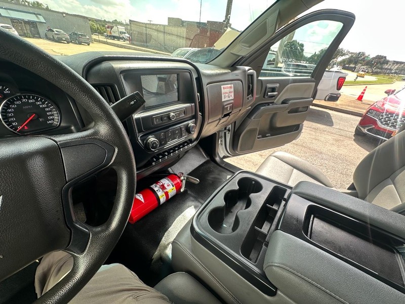 Chevrolet Silverado MD Vehicle Full-screen Gallery Image 13