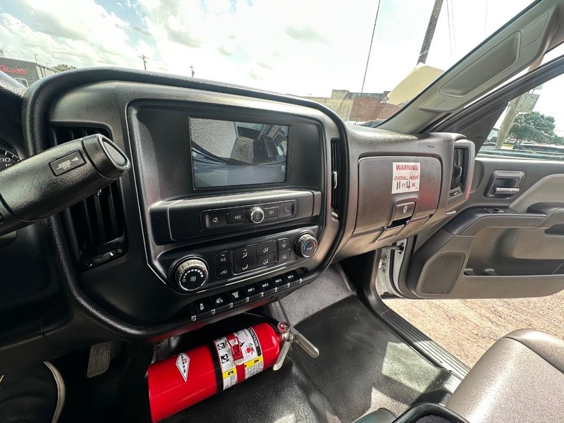 Chevrolet Silverado MD Vehicle Full-screen Gallery Image 14