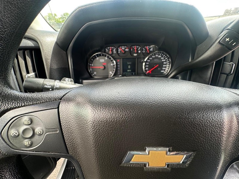 Chevrolet Silverado MD Vehicle Full-screen Gallery Image 16